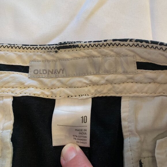 Old Navy Black and White Print Mini Skirt Size 10 - Picture 5 of 8